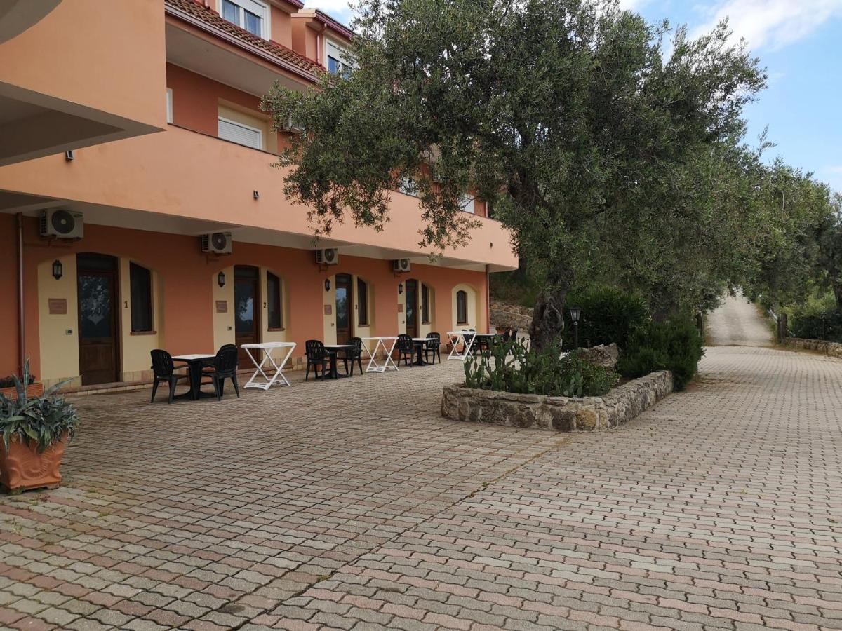 Agriturismo Catena Ciro Bagian luar foto