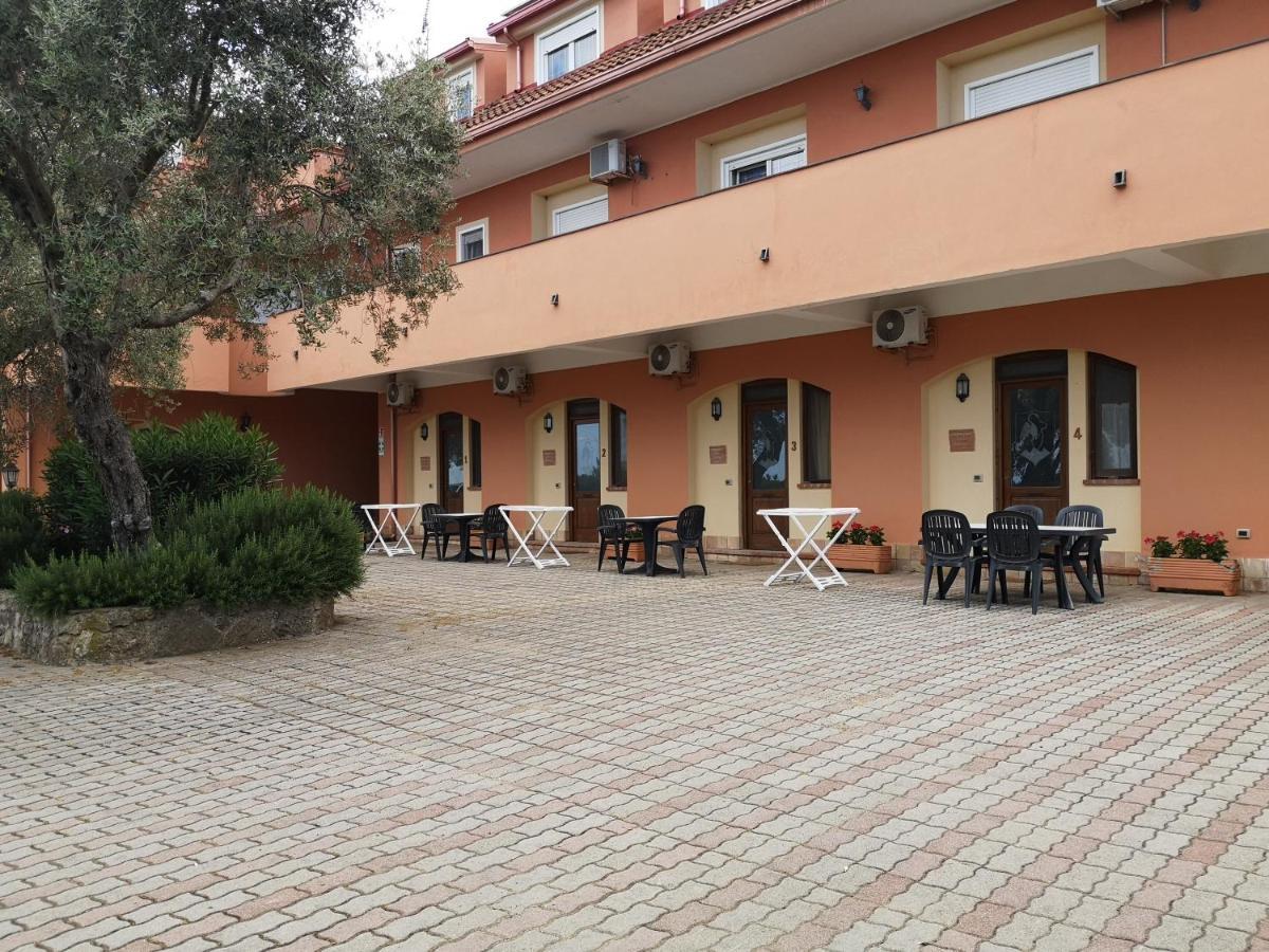 Agriturismo Catena Ciro Bagian luar foto